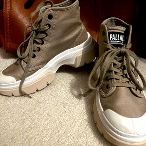 Palladium Pallawave Dune Ladies Lace Up Boots